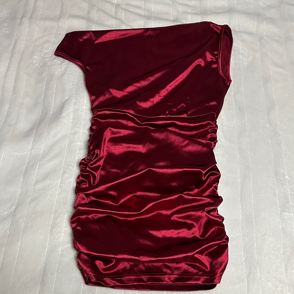Elegant Burgundy One-Shoulder Dress